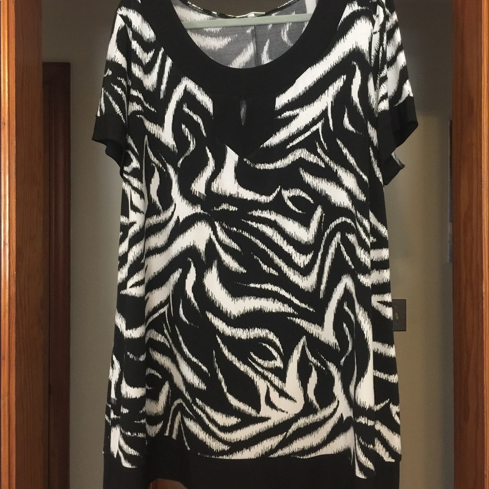 Beautiful lightly used & new blouses 👚